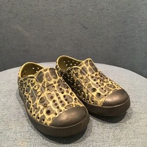 Toddler Size C6 Green and Black Native Shoes